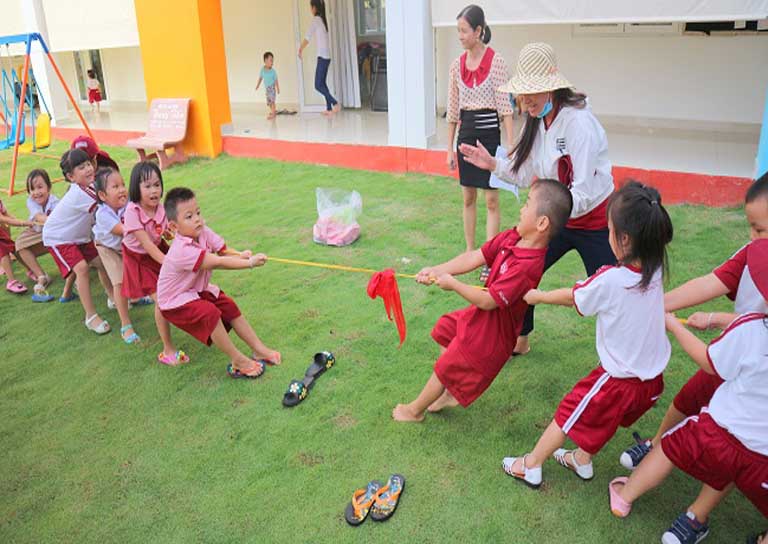 Hoạt động thể chất giúp trẻ mầm non rèn luyện thể lực, trau dồi trí lực